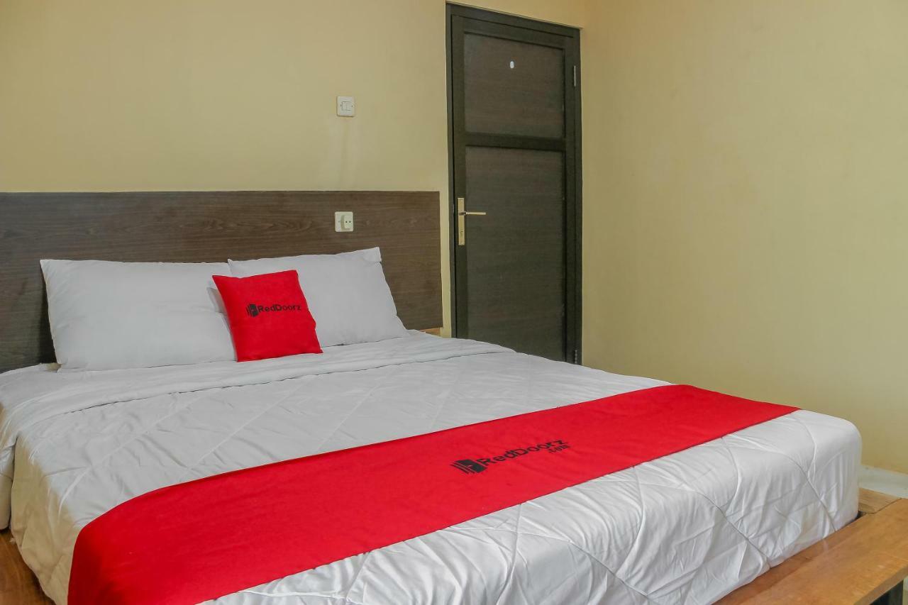 Reddoorz Syariah Near Pasar Modern Cikopo Ξενοδοχείο Karawang Εξωτερικό φωτογραφία